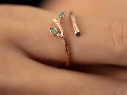 انگشتر طلا طرح برگ میناکاری