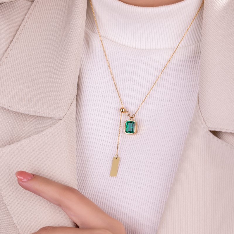 گردنبند طلا نگین سبز مدل آسانسوری