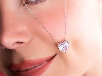 گردنبند طلا طرح قلب سفید