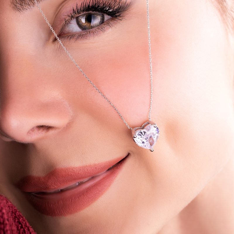 گردنبند طلا طرح قلب سفید