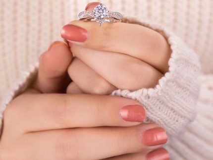 حلقه نشون تک نگین مدل وی تک تخمه