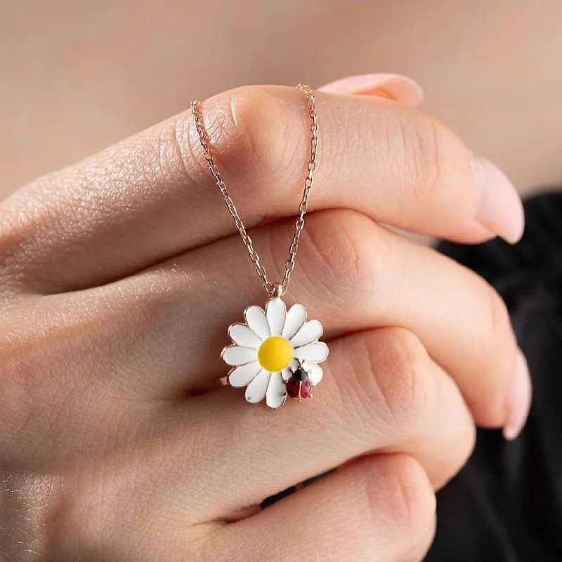 آویز طلای زنانه بابونه