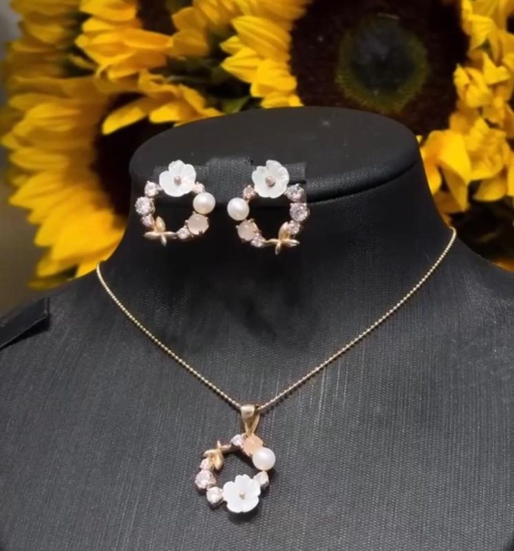 آویز طلا صدفی