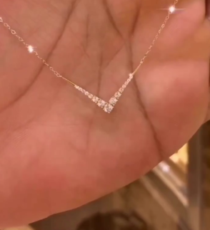 گردنبند طلا مدل v