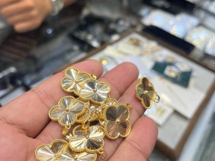 آویز طلا ونکلیف