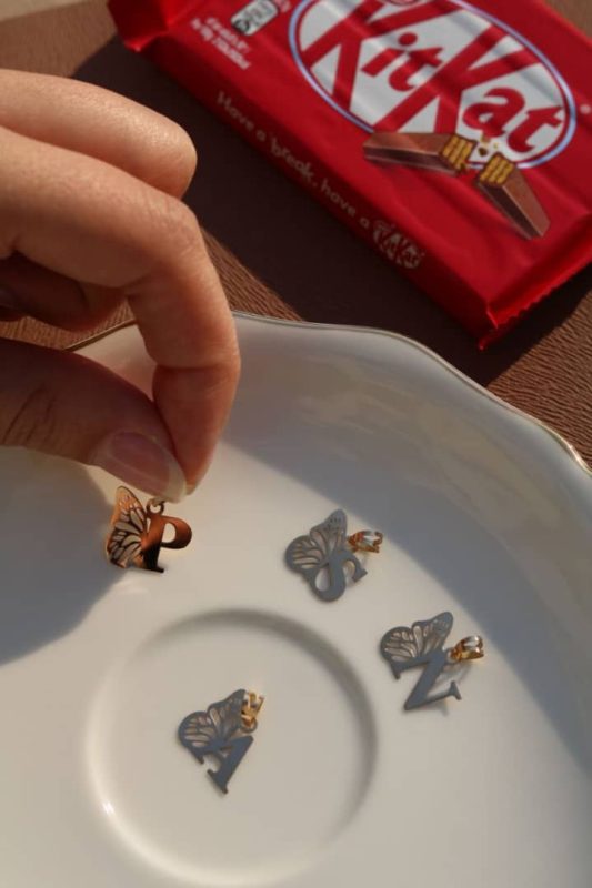 پلاک طلا پروانه و حروف