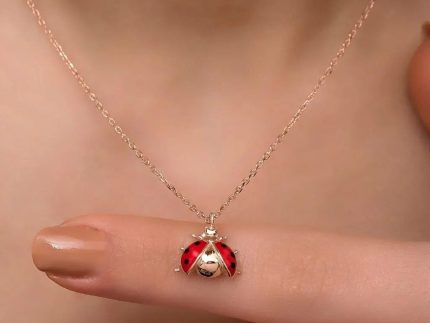 آویز طلا مدل کفشدوزک