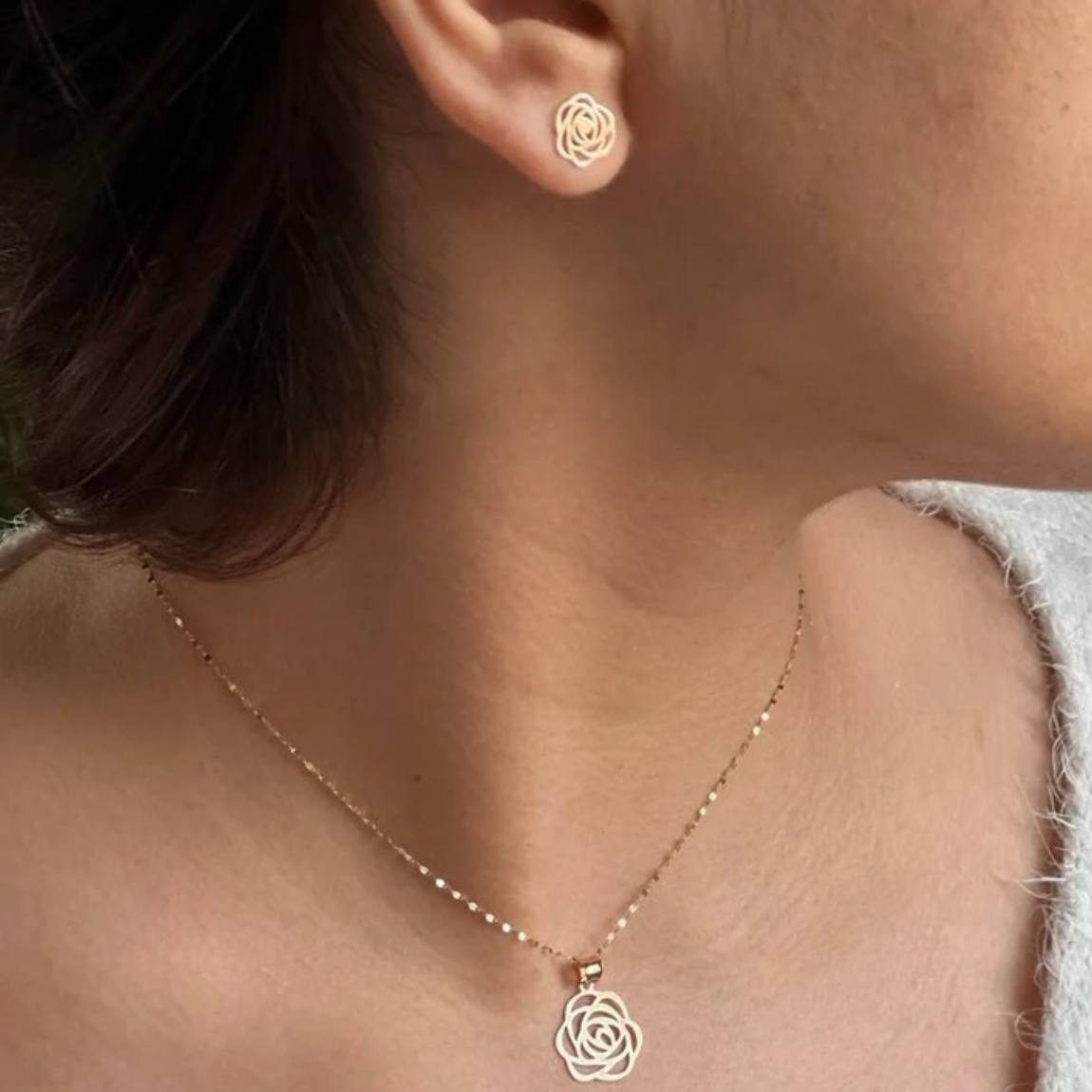 photo_2025-05-25_16-42-15.jpg نیم ست طلا طرح گل