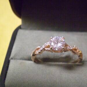 انگشتر طلا سولیتر رکاب پیچ