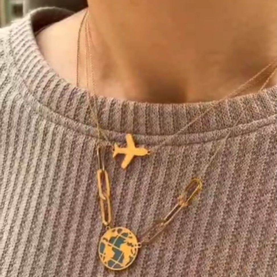 photo_2025-06-08_16-33-16.jpg گردنبند طلا کره زمین و هواپیما