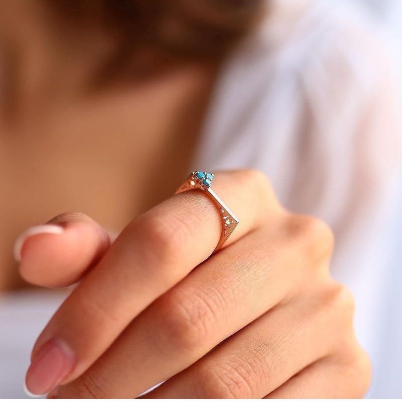 انگشتر طلا بارفتن مربع