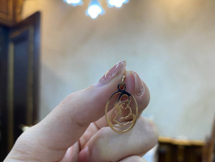 آویز طلا آغوش مادر