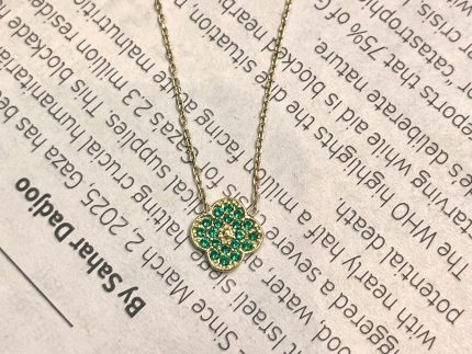 گردنبند طلا مینیمال مدل ونکلیف نگین دار